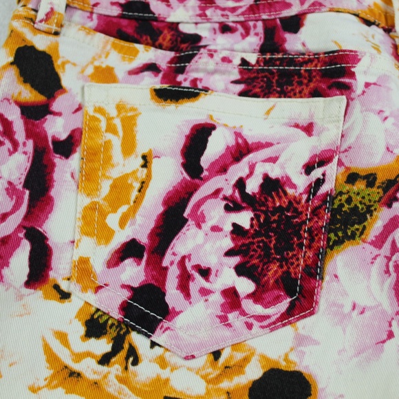 Floral Print Shorts - Picture 4 of 5